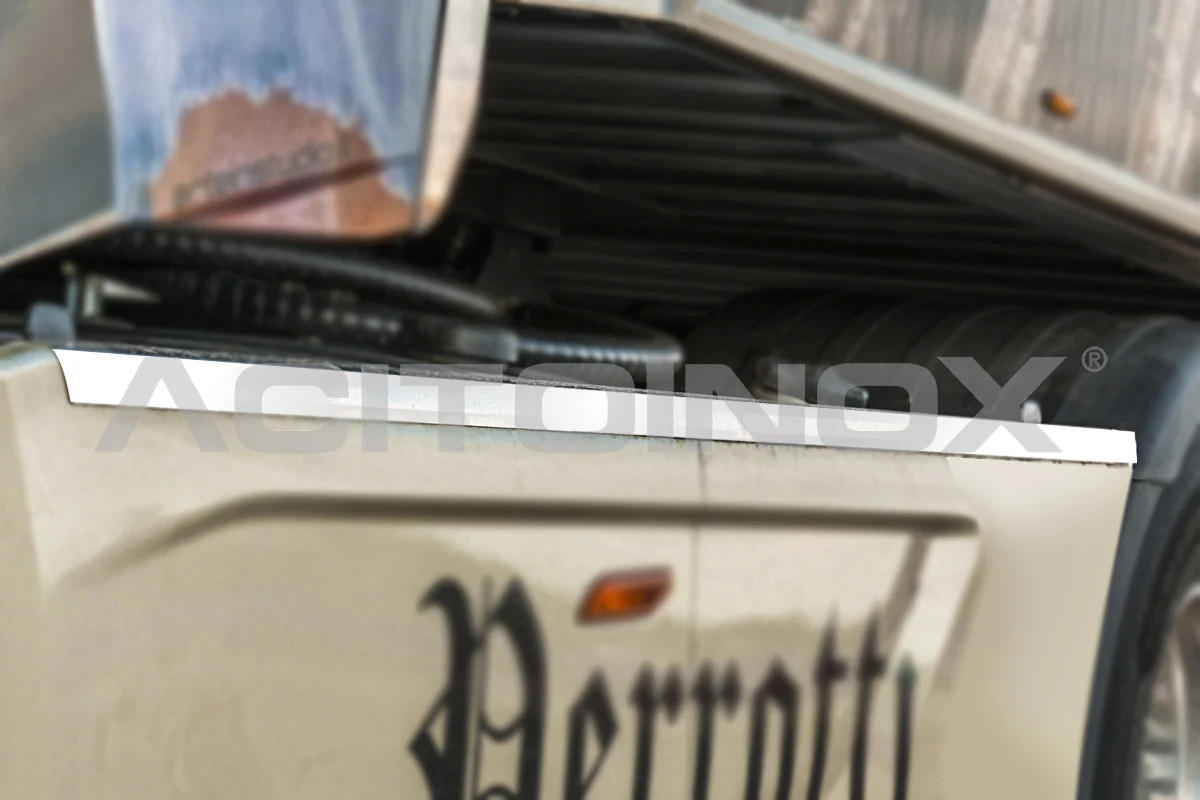 Pair of Iveco S-Way fairing covers